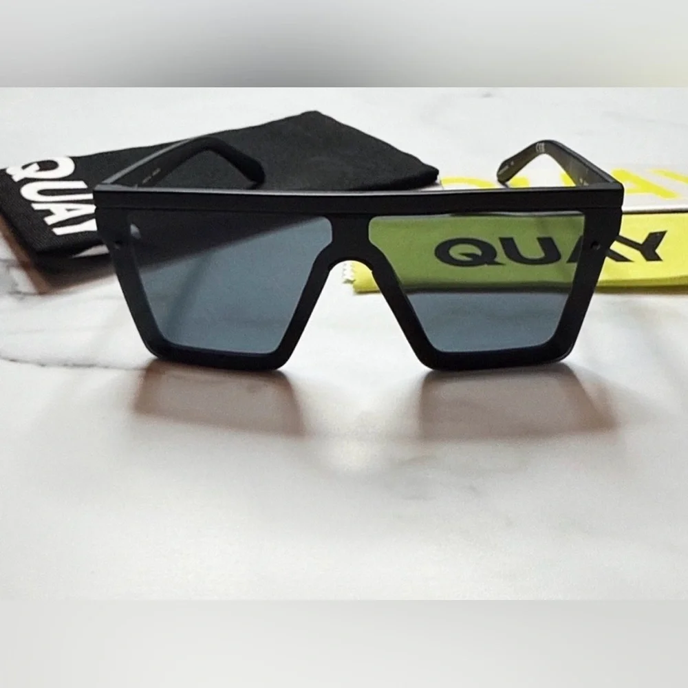 Quay Australia Hindsight Smoke Lens Matte Sunglasses